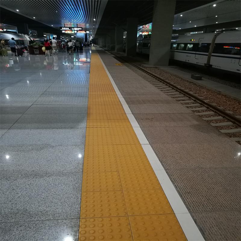 é»ƒè‰²ç›²é“ç£š